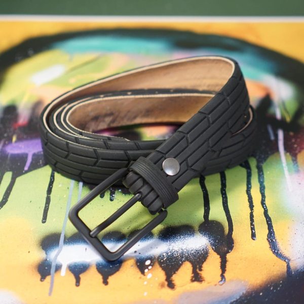 Recycled tire belt handmade in Italy. Black belt for men.